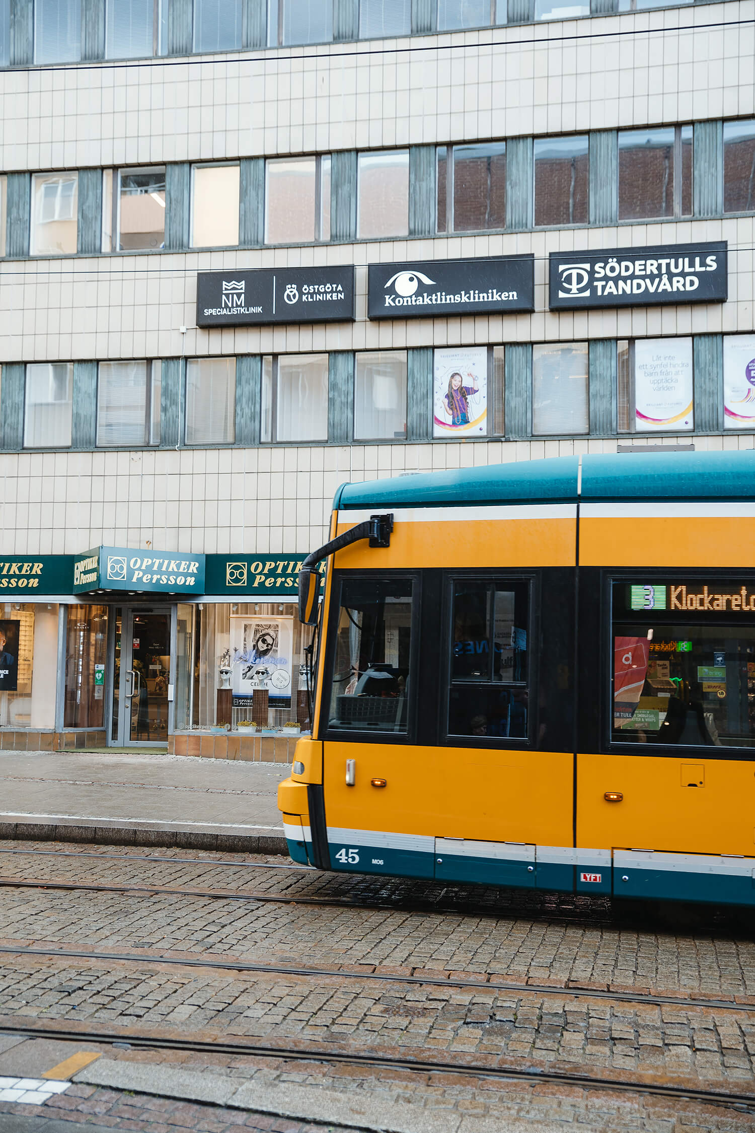 Entré till Östgötakliniken/Specialistklinik NM, spårvagn Norrköping